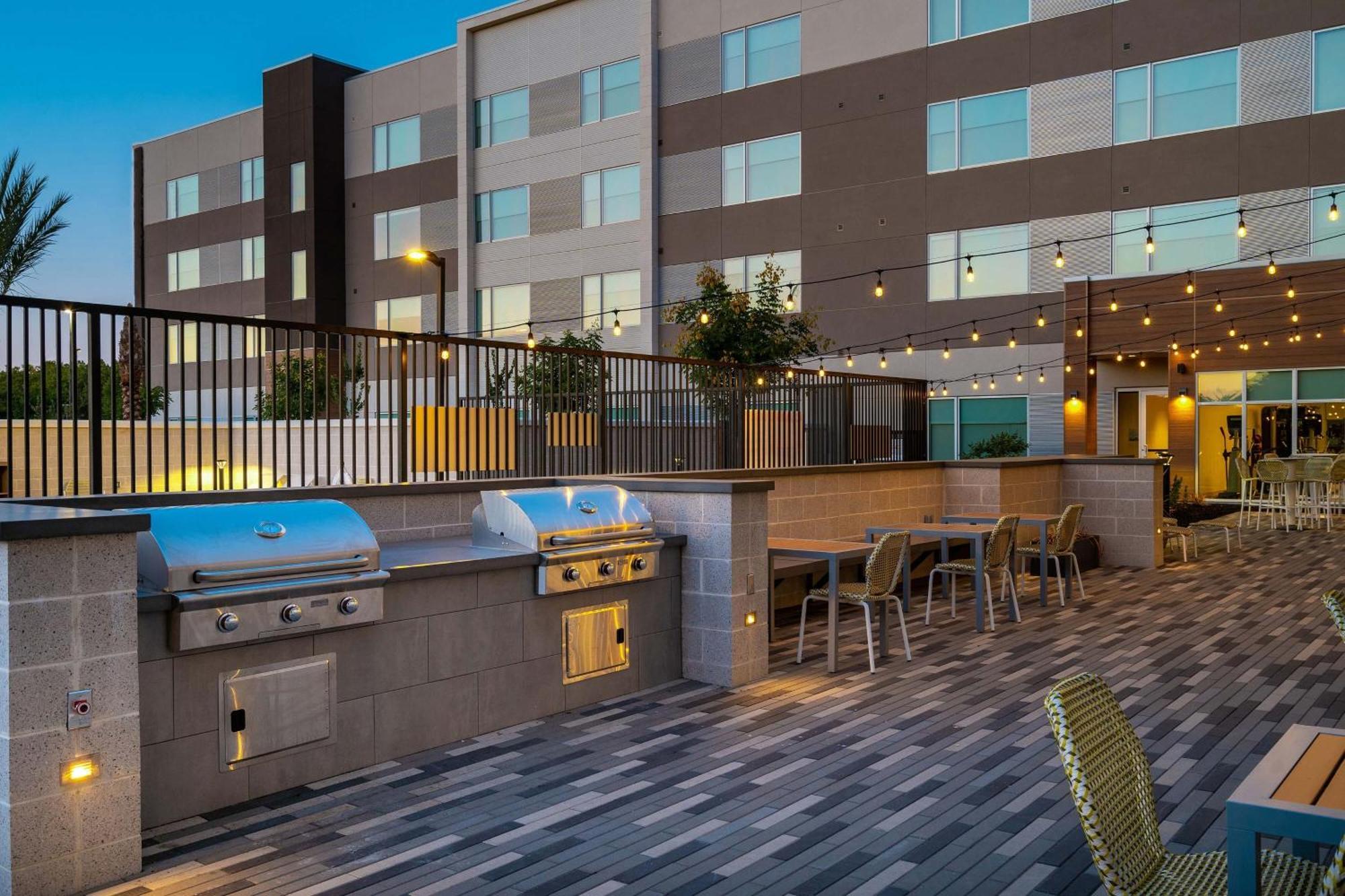 Element Sacramento Airport Hotel Exterior photo